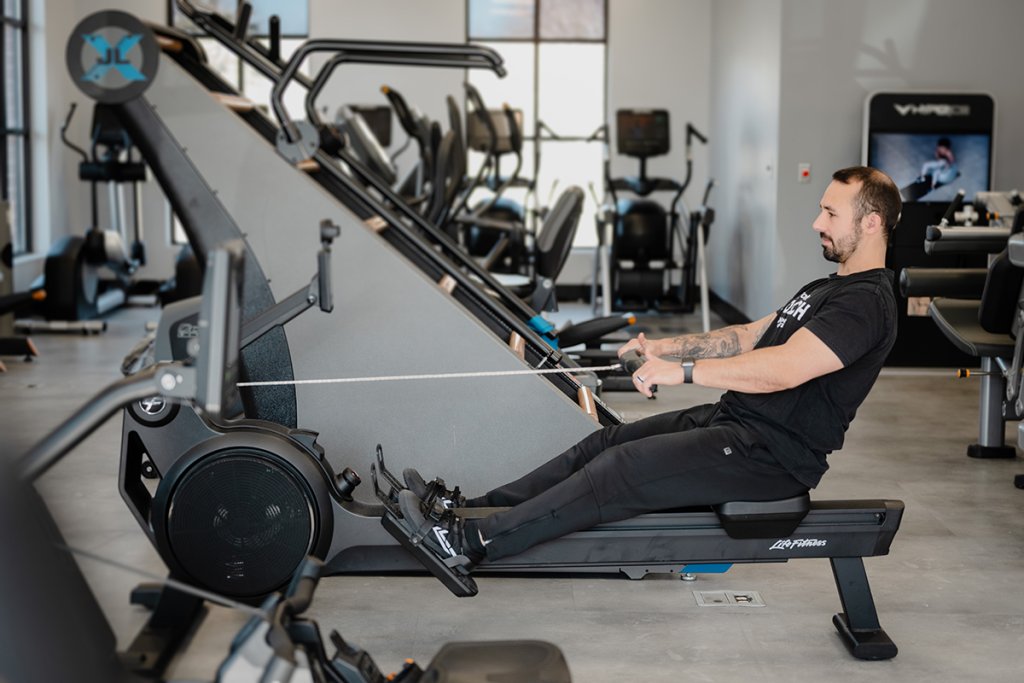 Looking for a Low-Impact HIIT Workout? Try a Rowing Machine