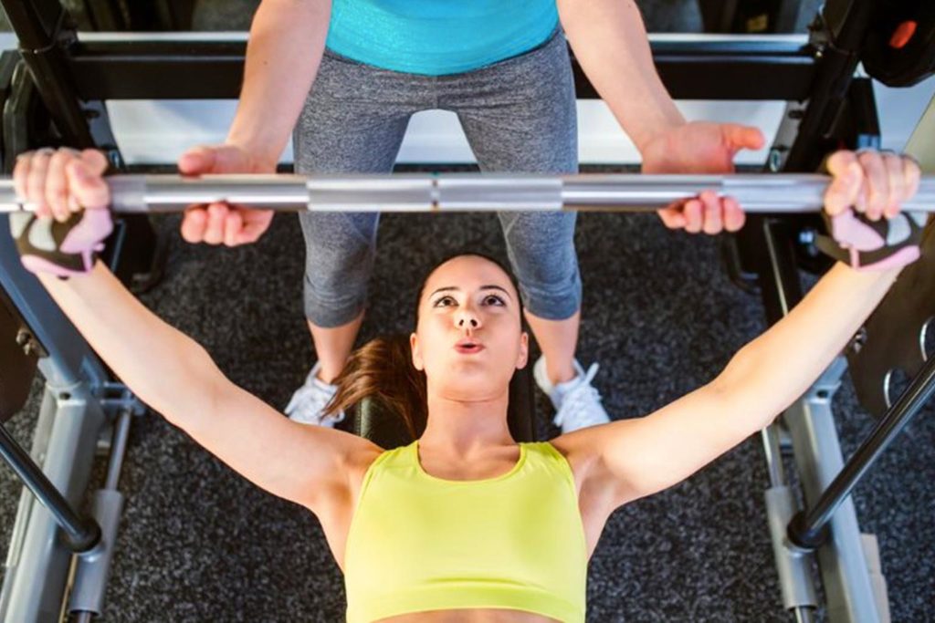 woman bench pressing