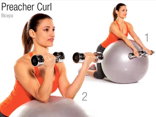 woman doing preacher curl