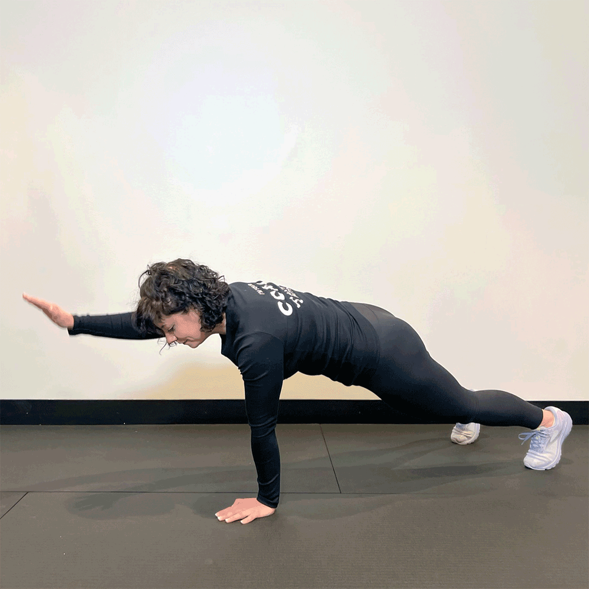 plank-superset-1-anytime-fitness