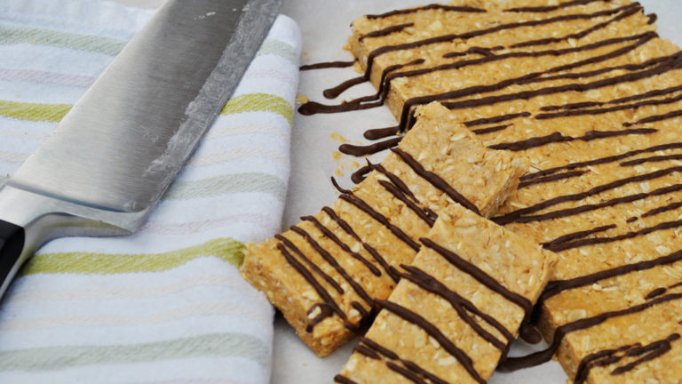 Easy no-bake gluten-free protein bars.