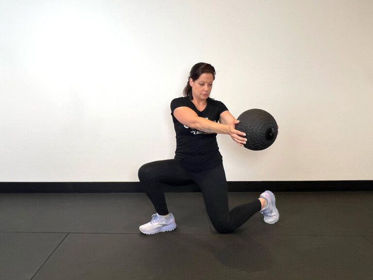 19 Best Medicine Ball Workouts for Beginners (Step by Step)