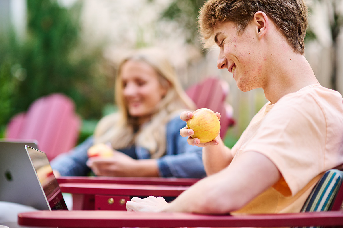 Healthy To-Go Snack Ideas to Meet Your Nutrition Goals
