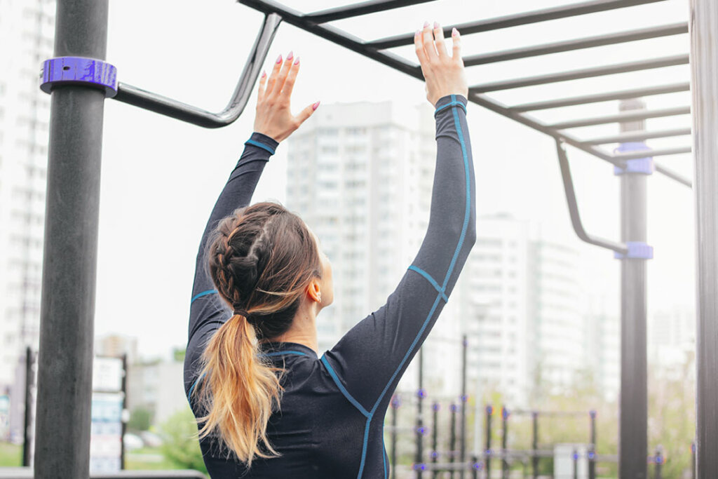 New Pull-Up Bar Workouts!  🎉 Happy Tuesday, we hope it's an especially  happy Tuesday to all of those who have been asking for a Pull-Up Bar  workout. We have not one